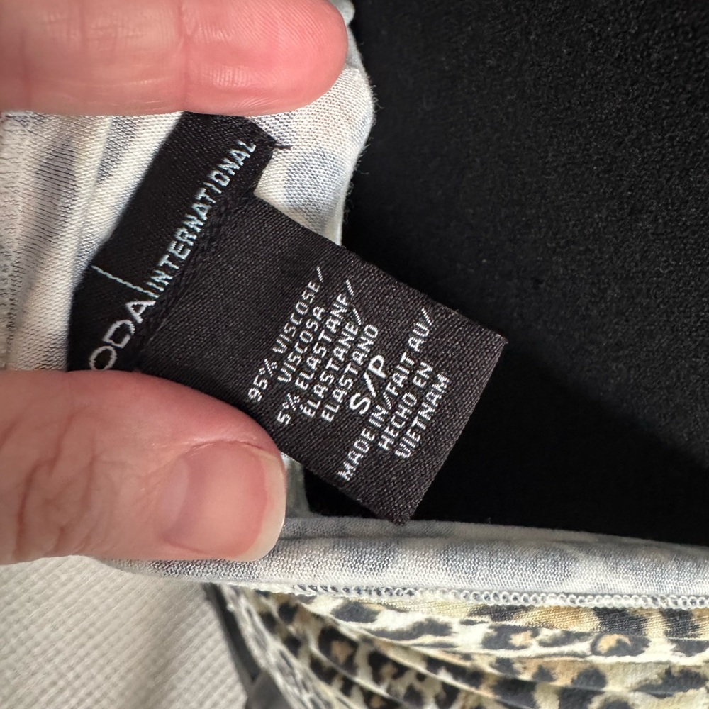 Size Small Backless Leopard Print Wrap Dress And/… - image 5